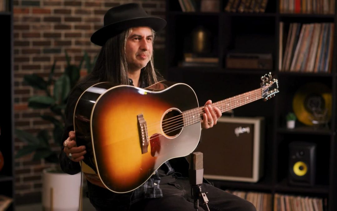Video: Understanding Gibson Acoustic Guitar Body Shapes and How They Sound