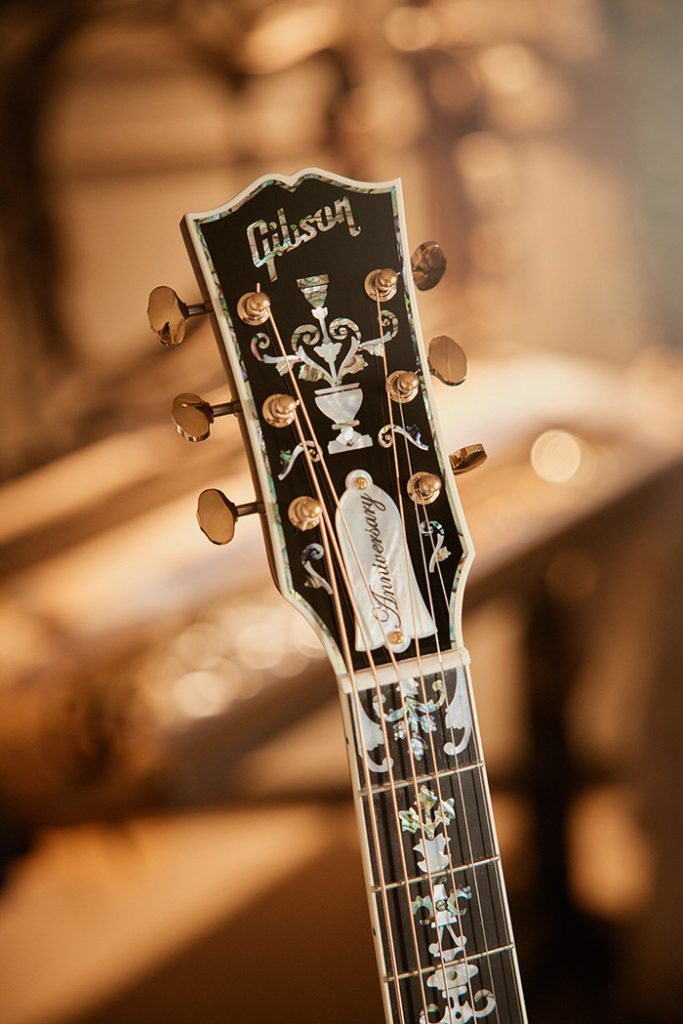 Gibson Custom J-45 Orville Artisan 130th Anniversary Limited Edition Ebony (Ebony Top, Unitone Back and Sides)