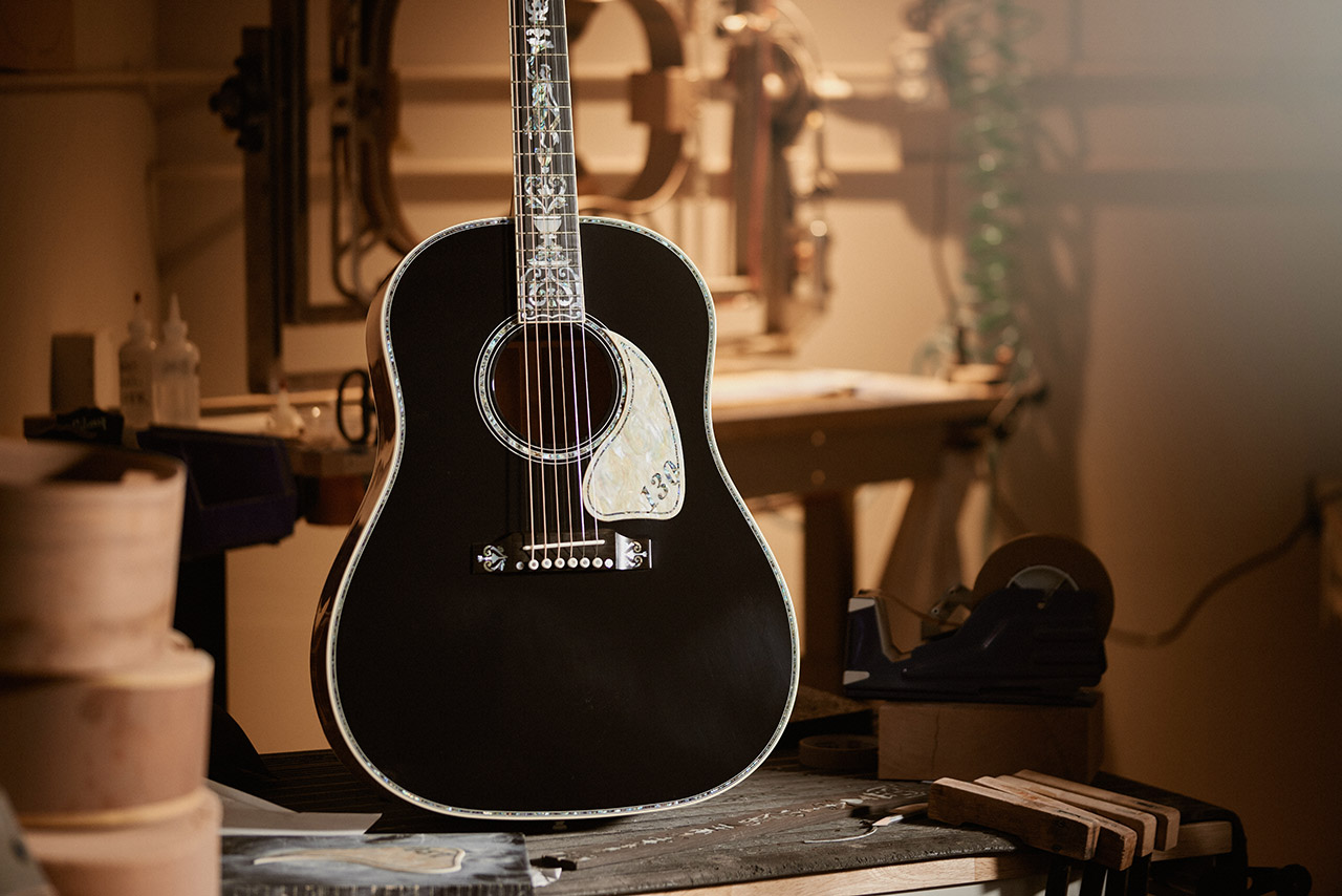 Gibson Custom J-45 Orville Artisan 130th Anniversary Limited Edition Ebony (Ebony Top, Unitone Back and Sides)